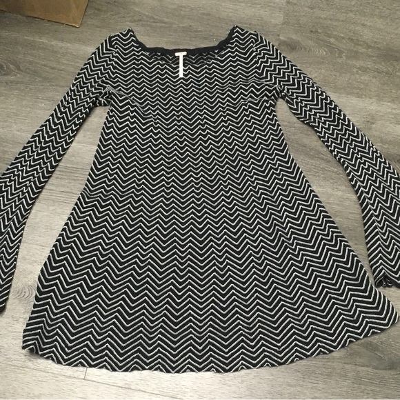 Free People Bella Knit Dress Bell Sleeve Black & White Chevron Pattern Small - Picture 5 of 9